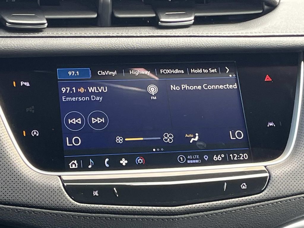 New 2025 Cadillac XT6 Luxury image 16