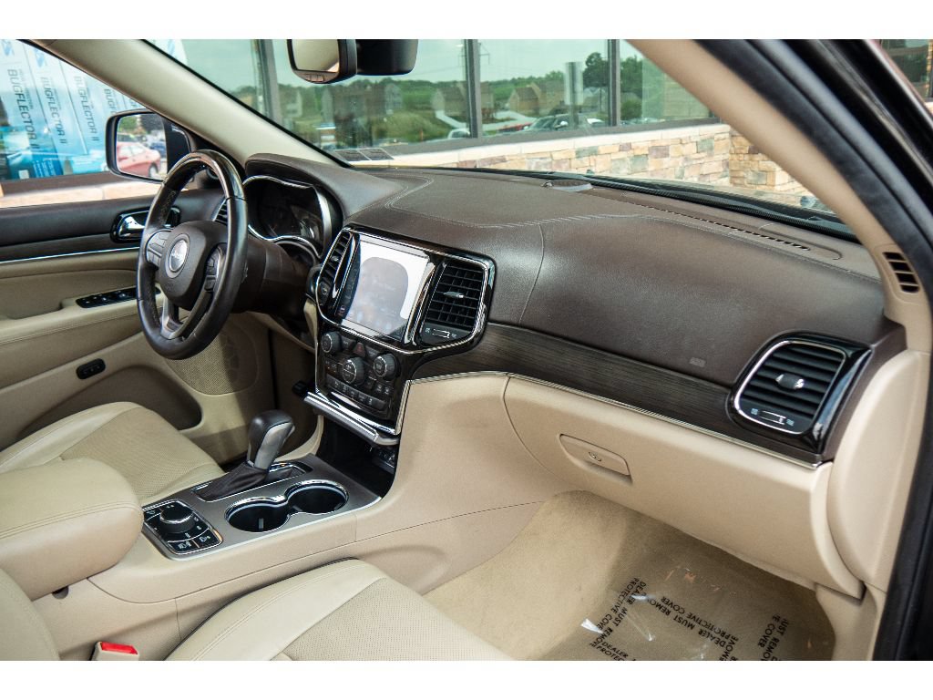 Used 2020 Jeep Grand Cherokee Overland AWD/4WD image 16