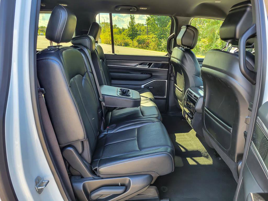 Used 2024 Jeep Wagoneer L Series II w/ Flexible Seating Group RWD image 29