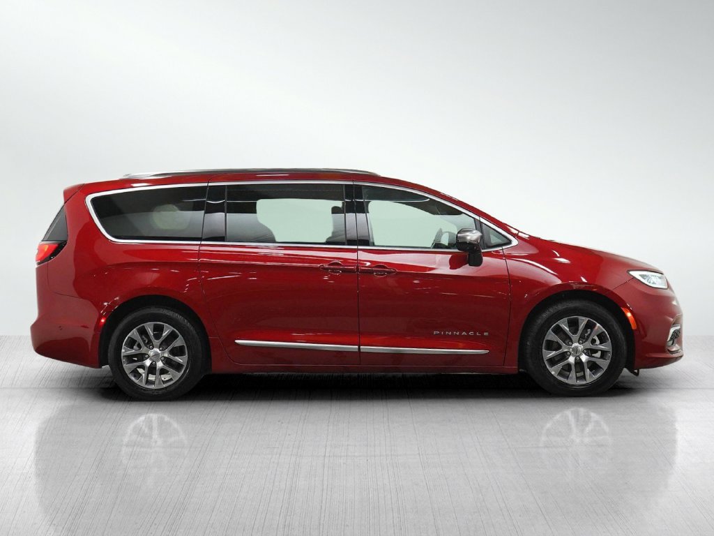 Used 2025 Chrysler Pacifica Pinnacle FWD image 7