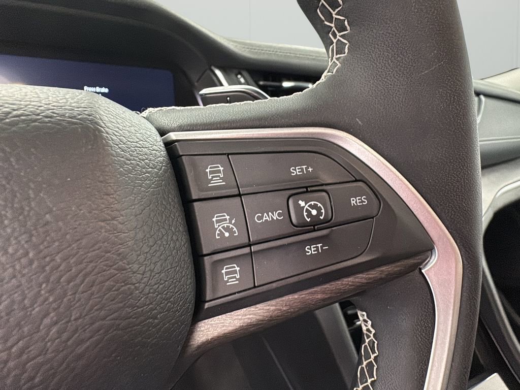 Used 2023 Jeep Grand Cherokee Limited image 19