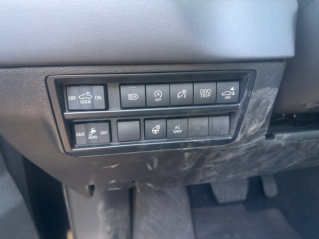 Used 2024 Toyota Tundra Platinum AWD/4WD image 9