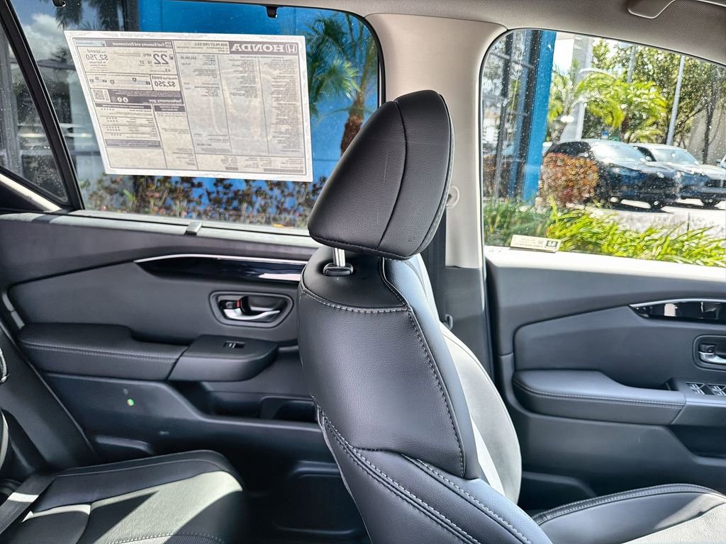 New 2026 Honda Pilot Black Edition image 16