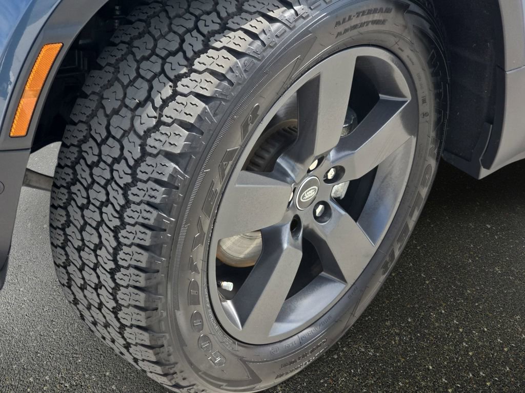 Used 2025 Land Rover Defender 110 S image 33