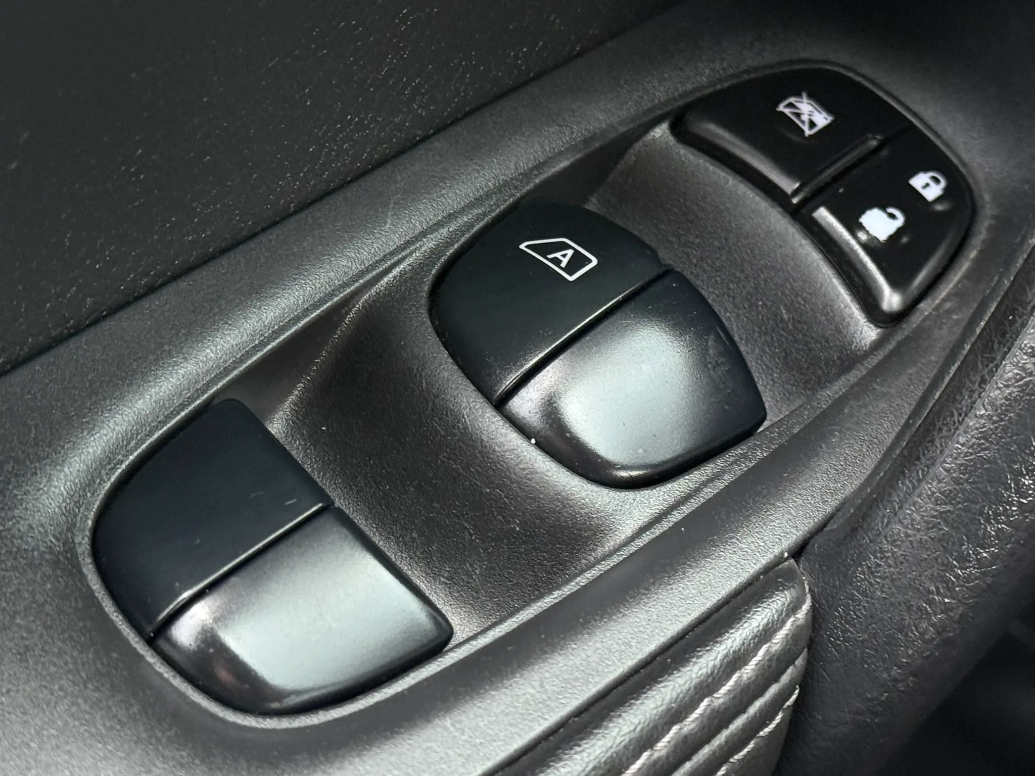 Used 2020 Nissan Rogue Sport S FWD image 23