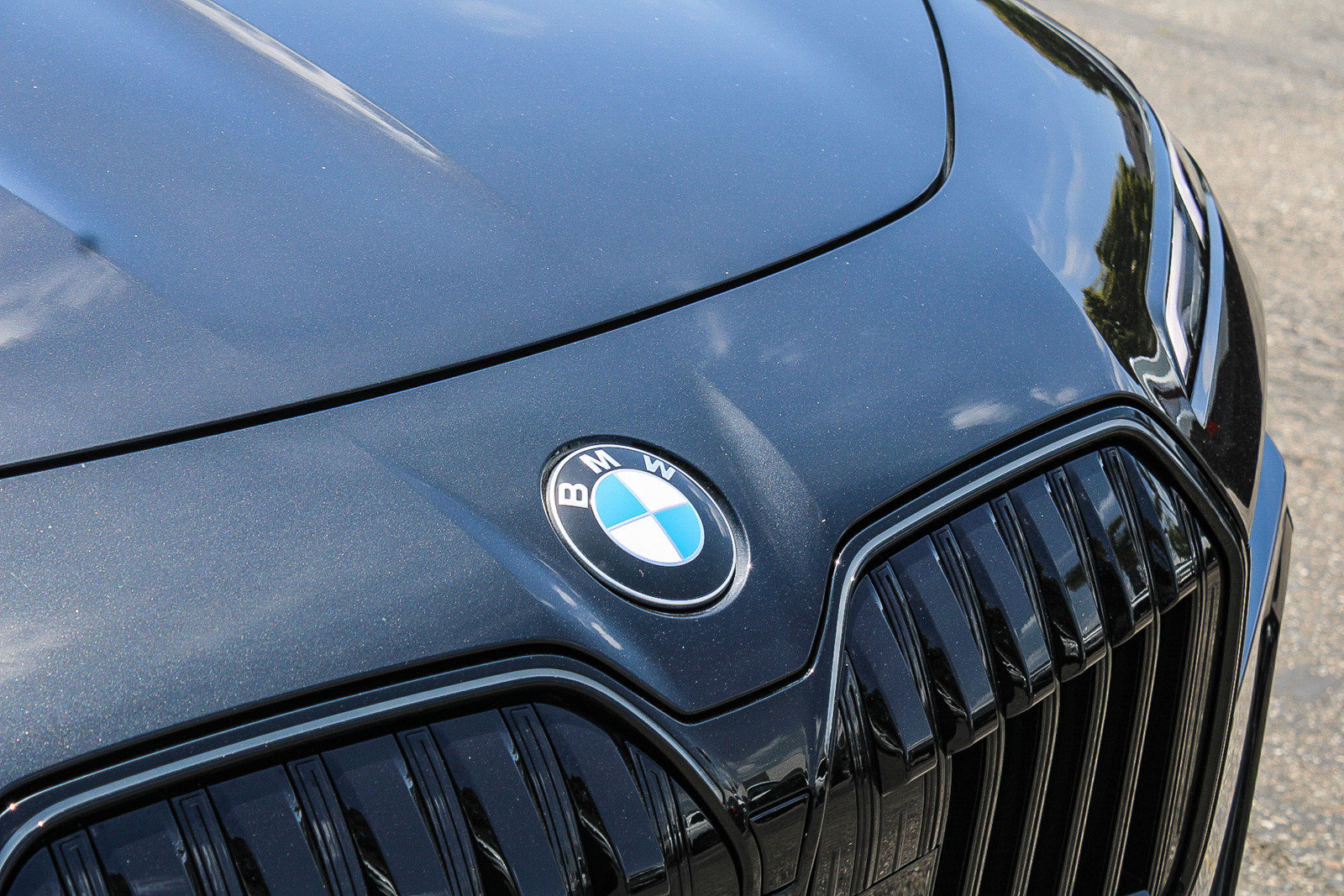 Certified 2025 BMW 740i w/ Premium Package RWD image 9