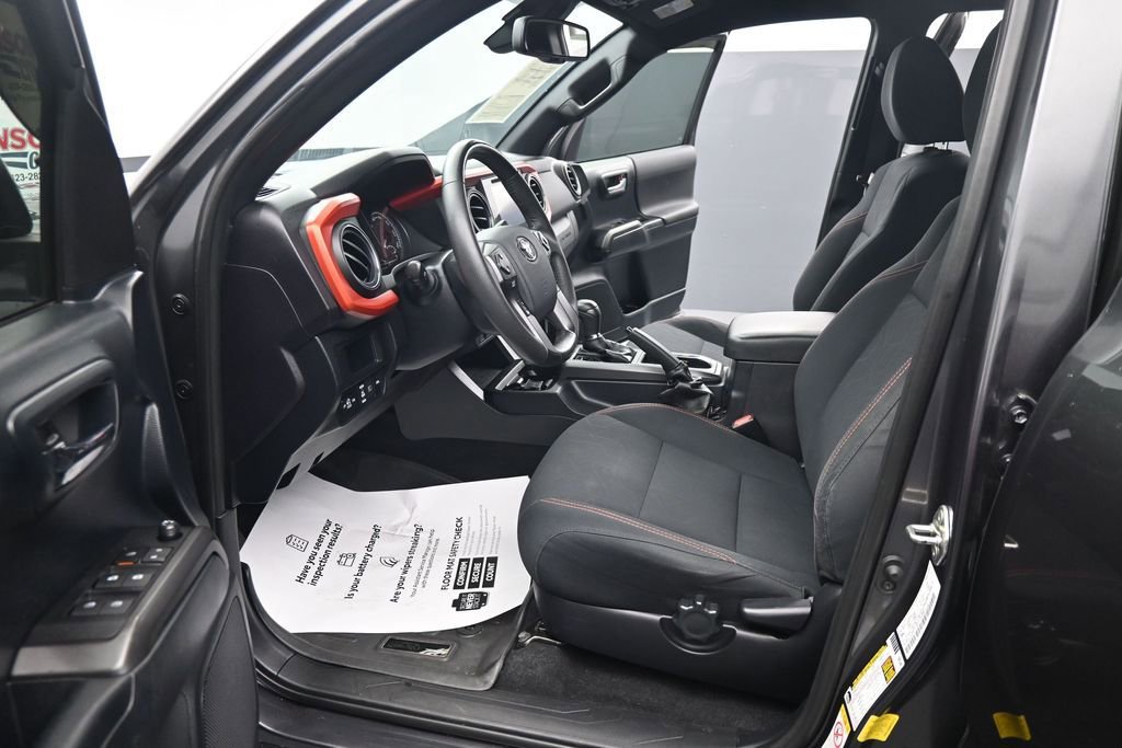Used 2019 Toyota Tacoma TRD Off-Road AWD/4WD image 17