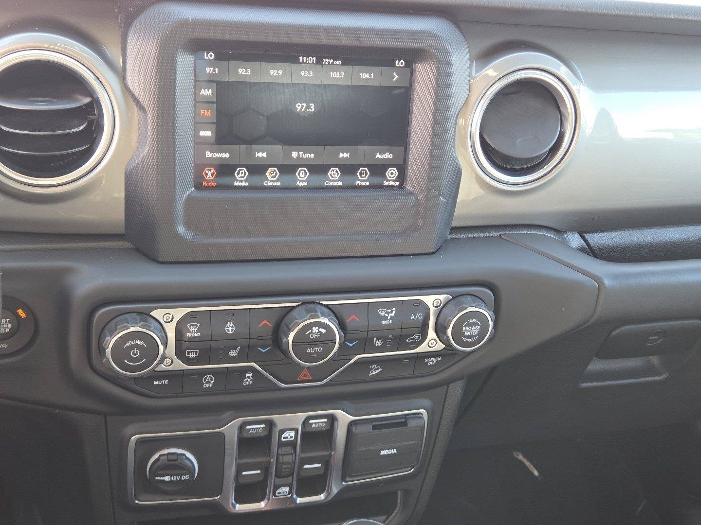 Used 2019 Jeep Wrangler Unlimited Sahara w/ Cold Weather Group AWD/4WD image 18