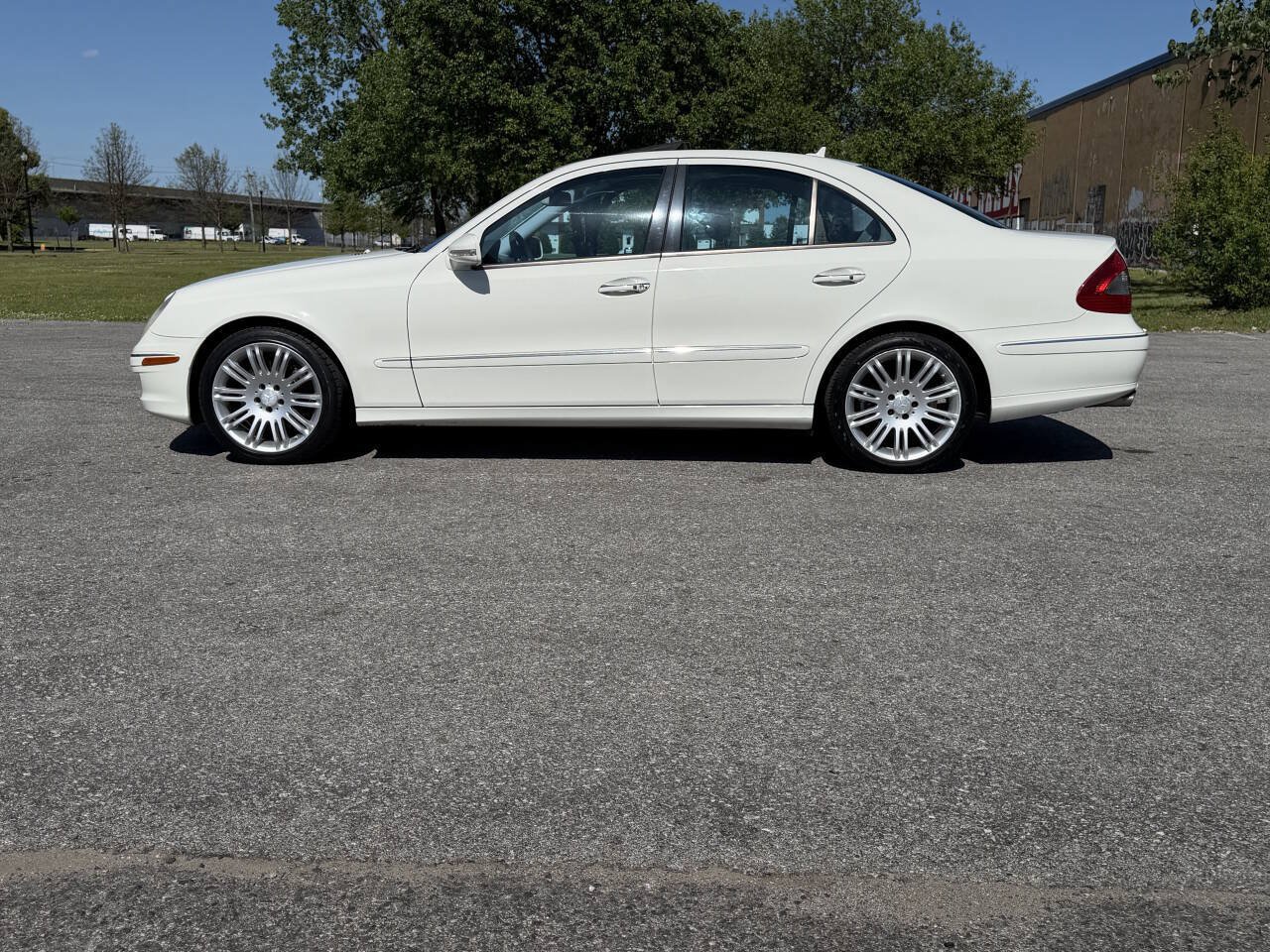 Used 2008 Mercedes-Benz E 350 4MATIC Sedan image 21