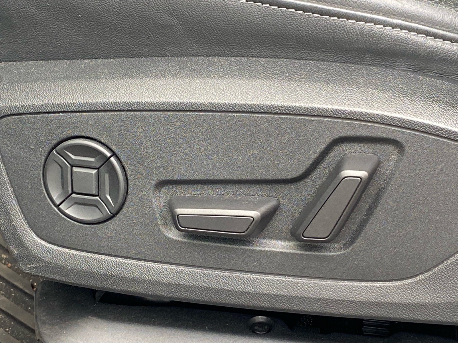 Used 2023 Audi Q4 e-tron Premium Plus w/ Premium Plus AWD/4WD image 10