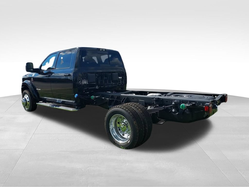 New 2026 RAM 4500 4x4 Crew Cab DRW w/ Laramie Trim Package image 6