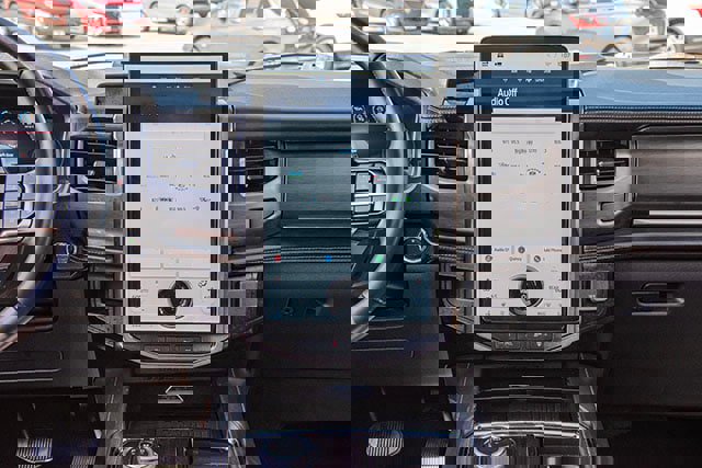 Used 2024 Ford Expedition Platinum image 11