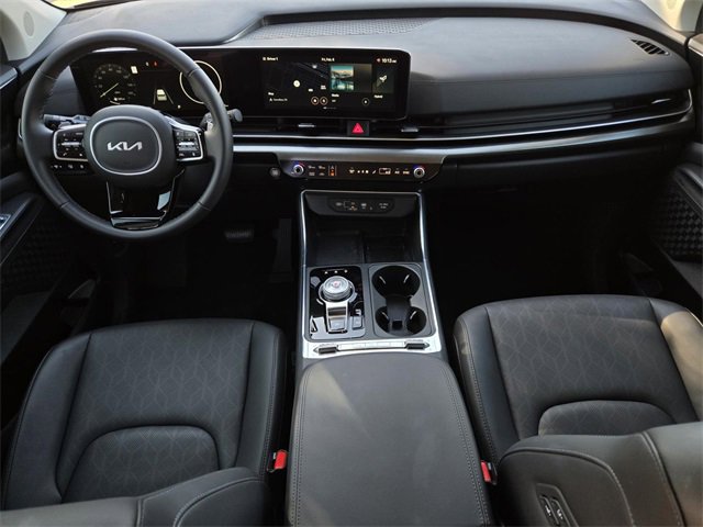 Certified 2025 Kia Carnival SX w/ SX Dark Edition Package image 18