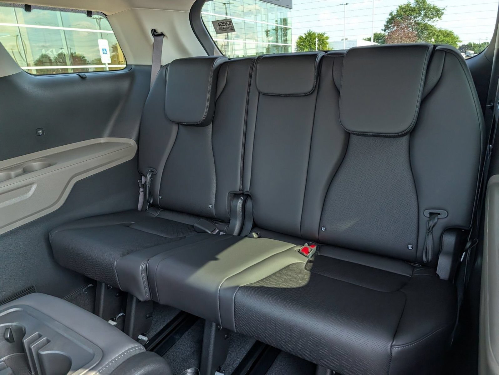 New 2026 Kia Carnival EX FWD image 25