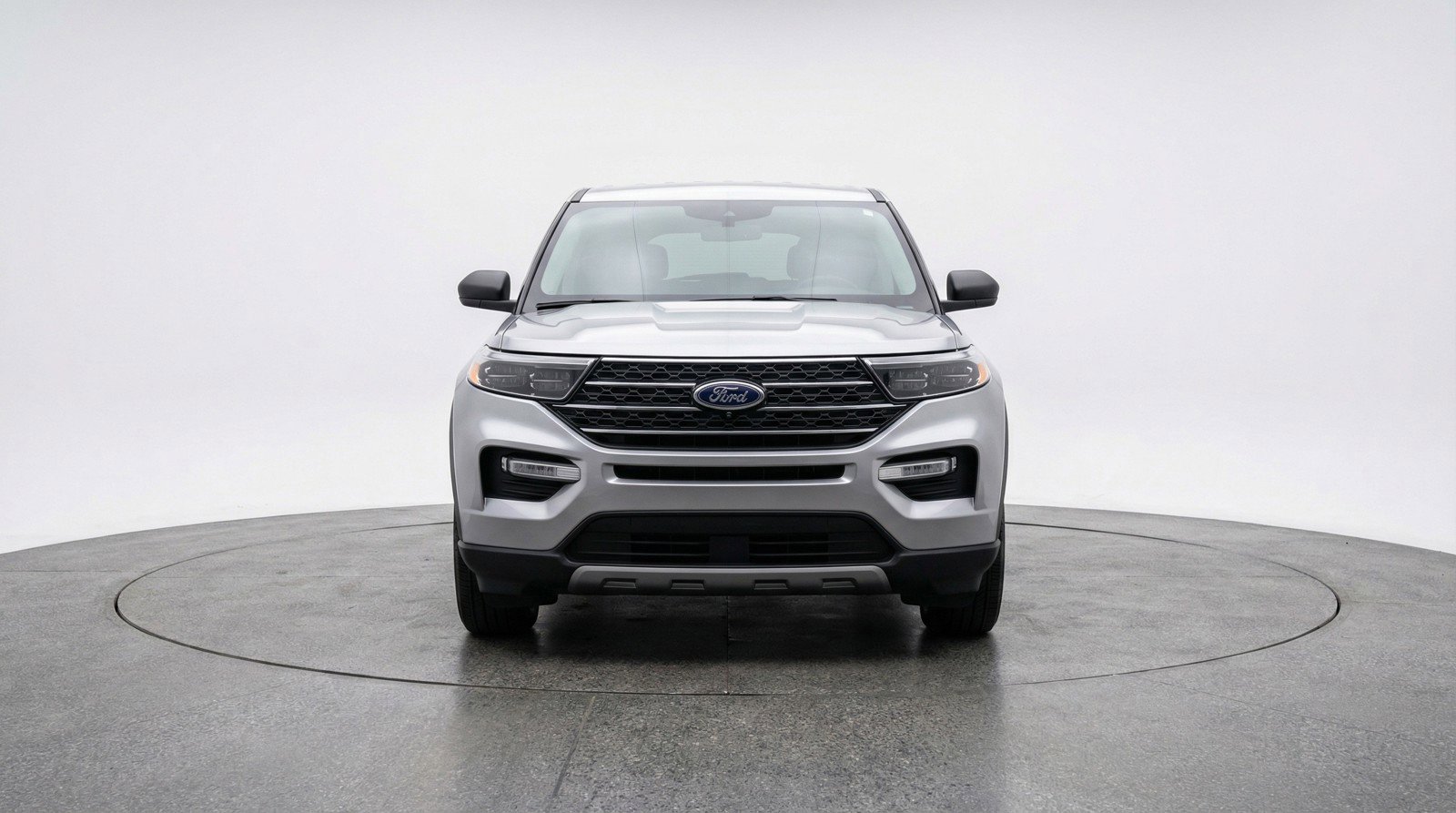 Used 2024 Ford Explorer XLT w/ Equipment Group 202A AWD/4WD image 2