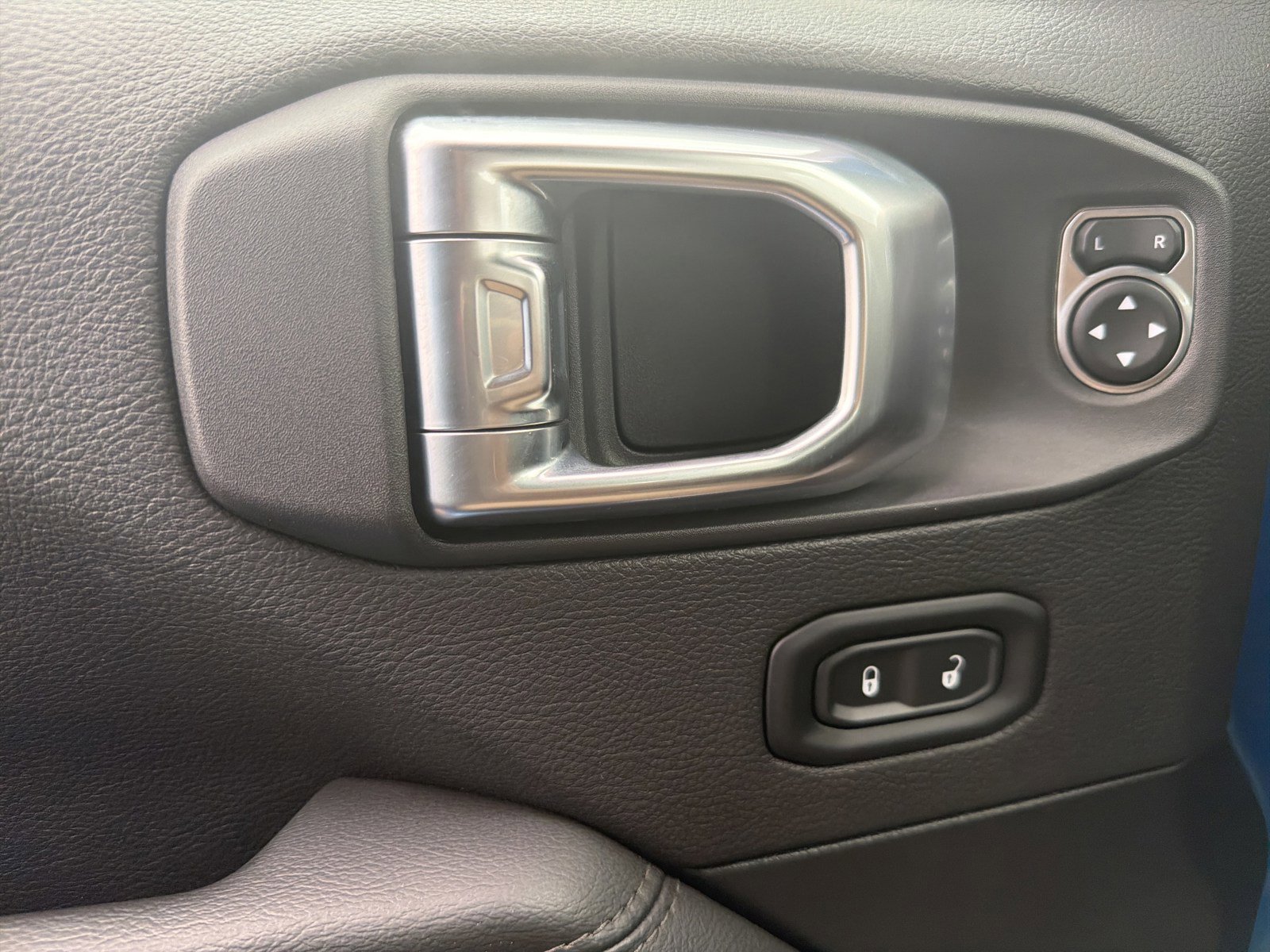 Used 2022 Jeep Wrangler Unlimited Sahara image 19