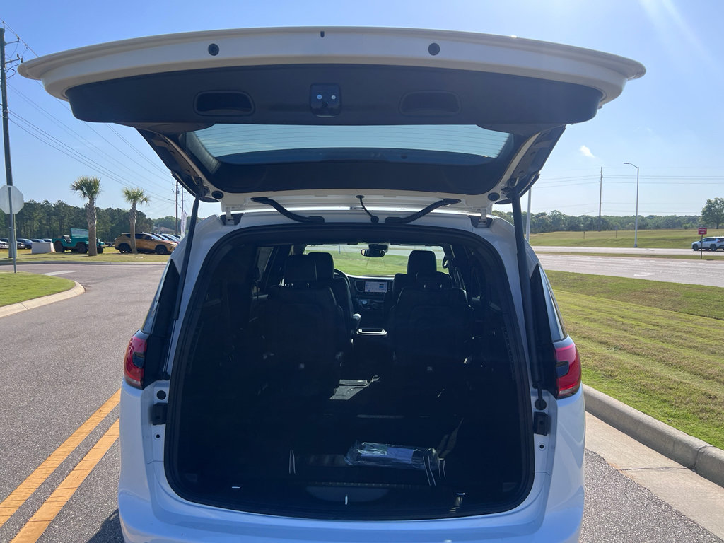 New 2026 Chrysler Pacifica Select FWD image 12