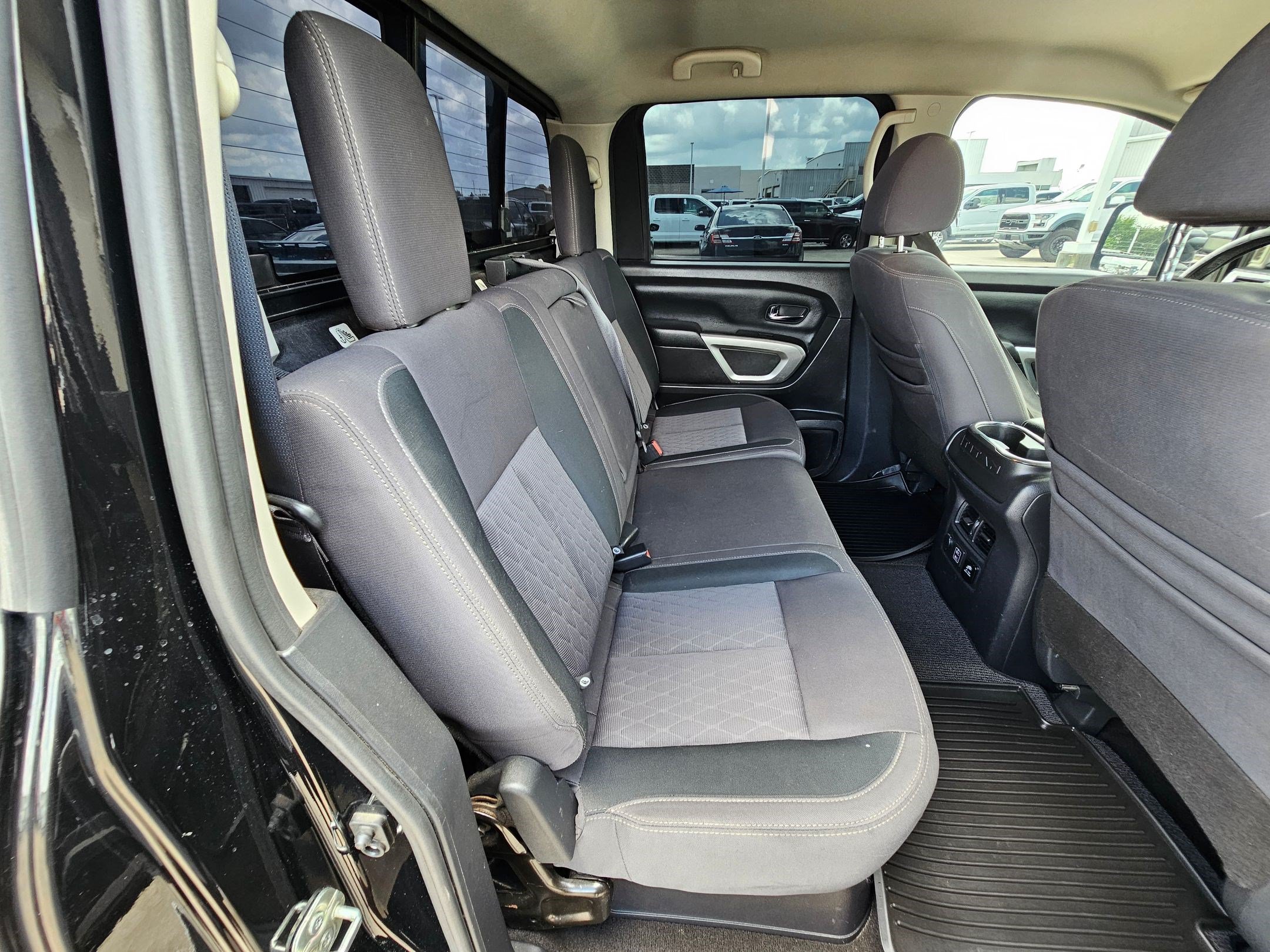 Used 2020 Nissan Titan SV w/ SV Convenience Package RWD image 29