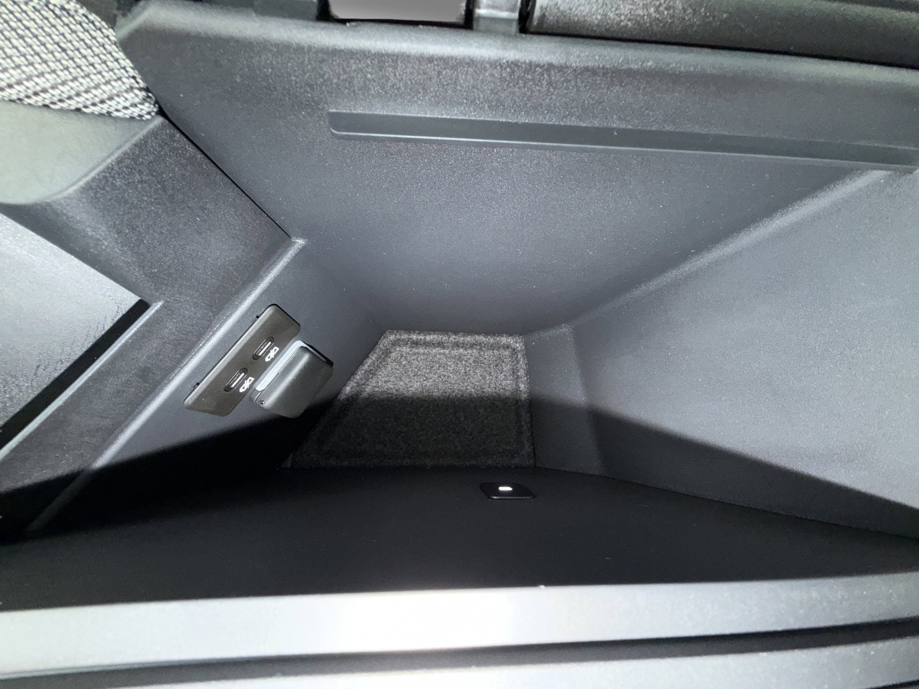 Used 2025 Cadillac Optiq Luxury 2 w/ LPO, Floor Liner Package AWD/4WD image 30