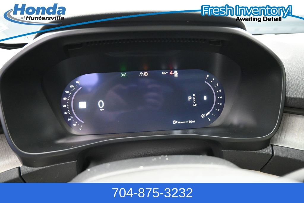 Used 2025 Volvo XC40 B5 Plus AWD/4WD image 18