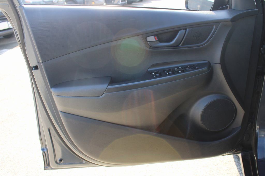 Used 2020 Hyundai Kona SE w/ Cargo Package FWD image 9