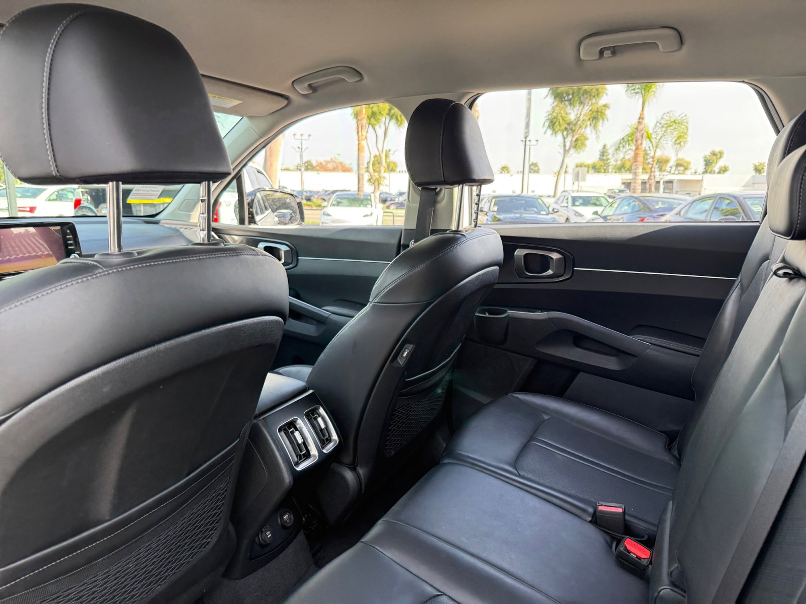 Used 2023 Kia Sorento S image 16