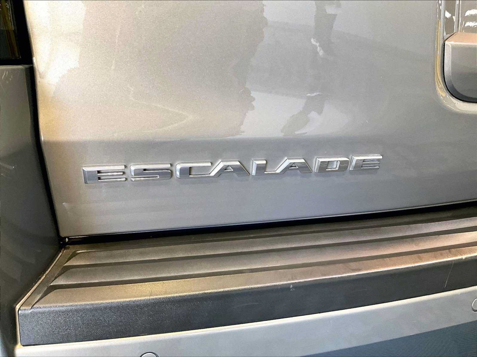 Used 2019 Cadillac Escalade ESV Premium Luxury w/ LPO, Radiant Package AWD/4WD image 35