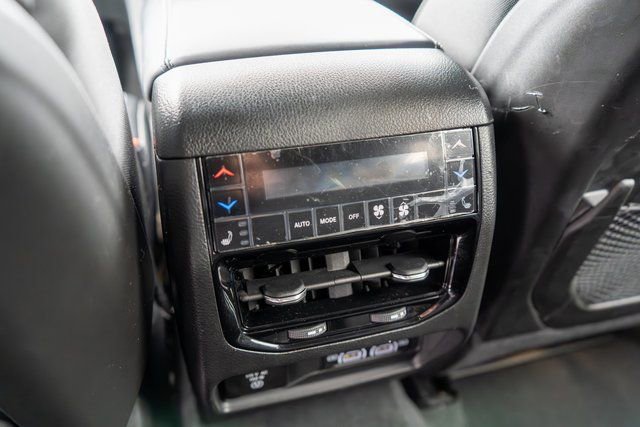 Used 2023 Jeep Grand Cherokee Overland w/ Luxury Tech Group IV AWD/4WD image 18