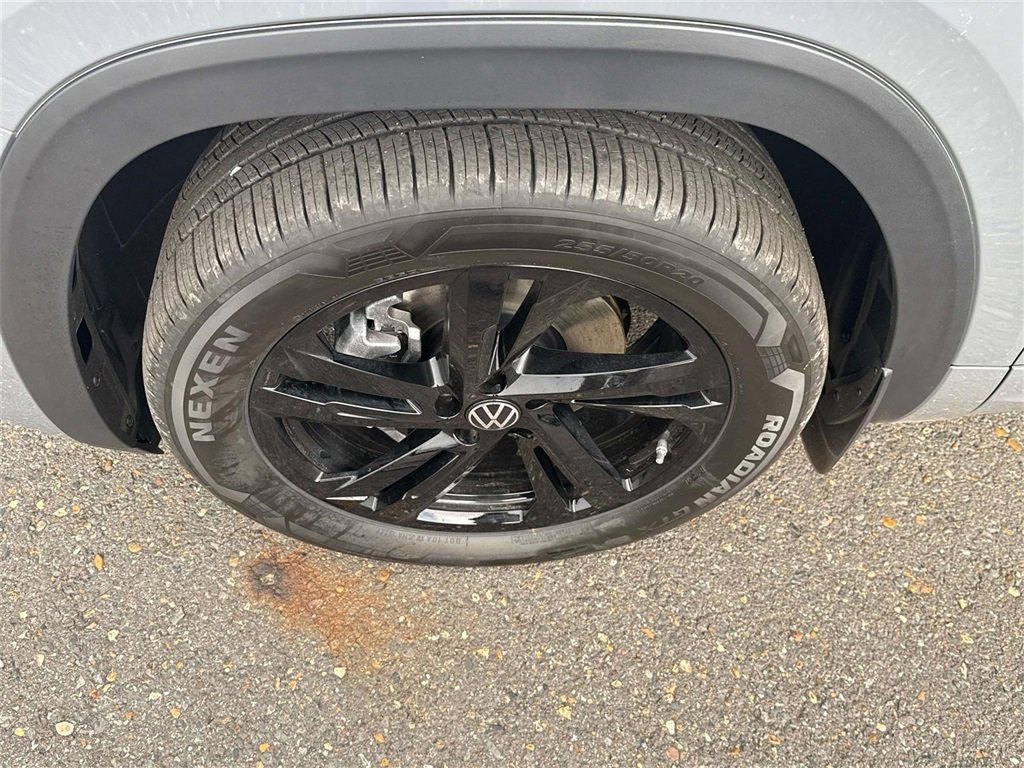 New 2026 Volkswagen Atlas Cross Sport SEL R-Line image 6
