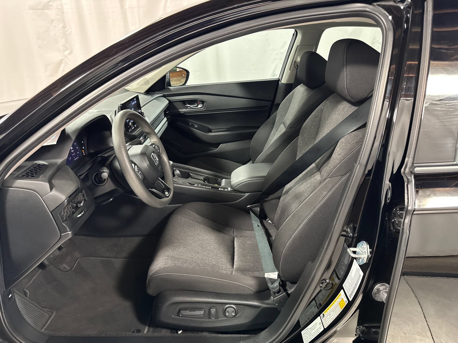 Used 2023 Honda Accord EX image 3