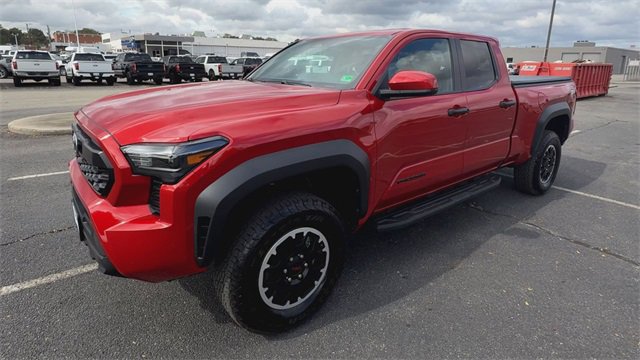 Used 2024 Toyota Tacoma TRD Off-Road image 5