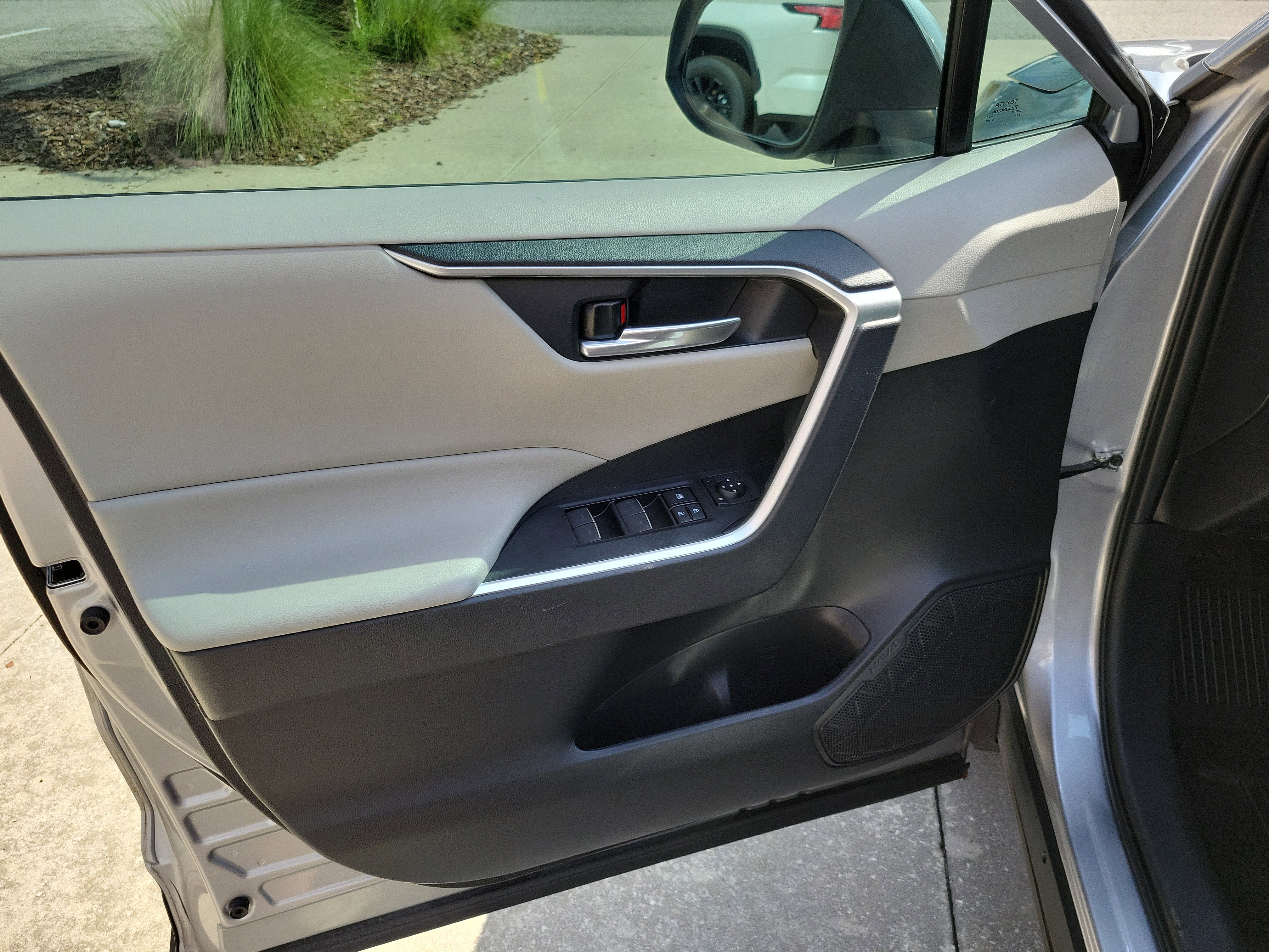 Certified 2023 Toyota RAV4 XLE w/ Convenience Package FWD image 10