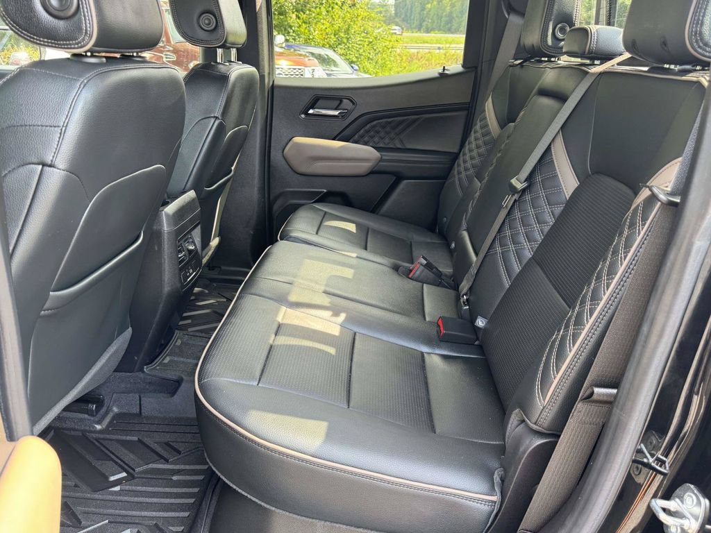 Used 2023 GMC Canyon Denali w/ Denali Black Edition AWD/4WD image 18