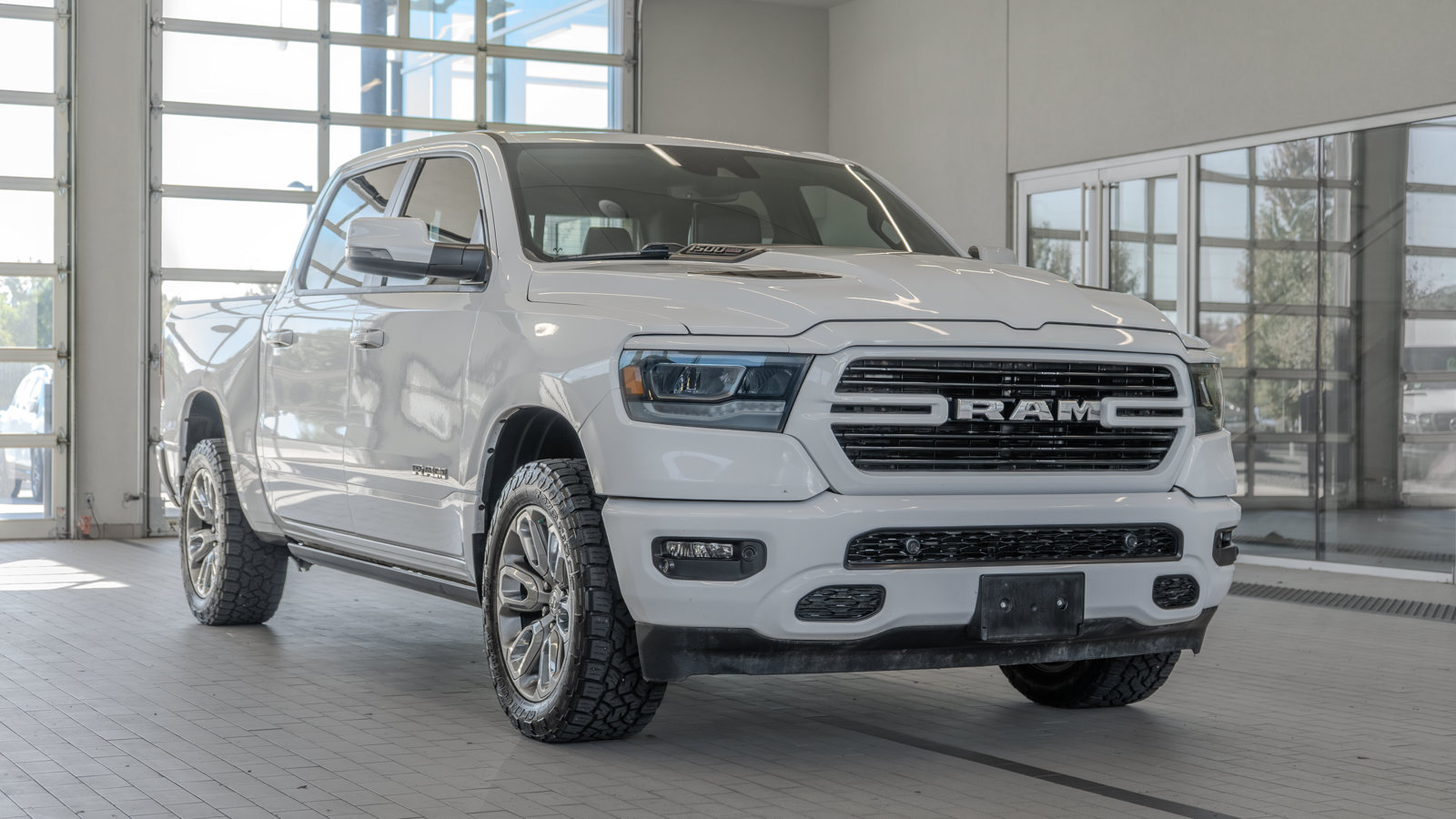 Used 2023 RAM 1500 Laramie AWD/4WD image 21