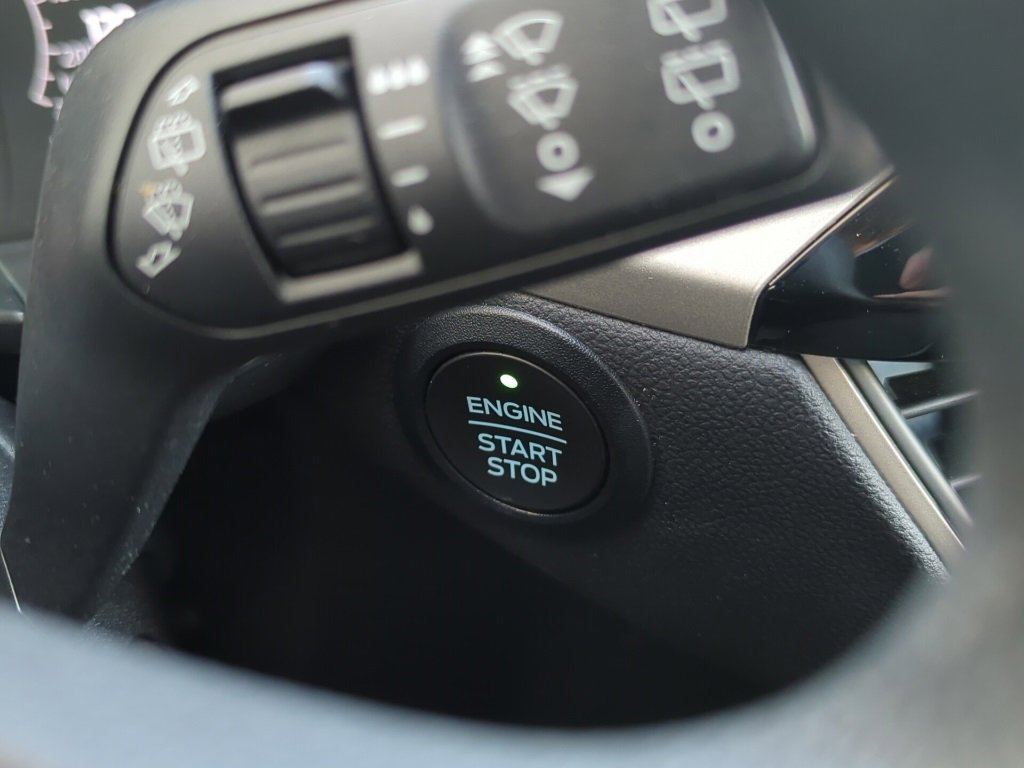 Used 2022 Ford Escape SE image 25