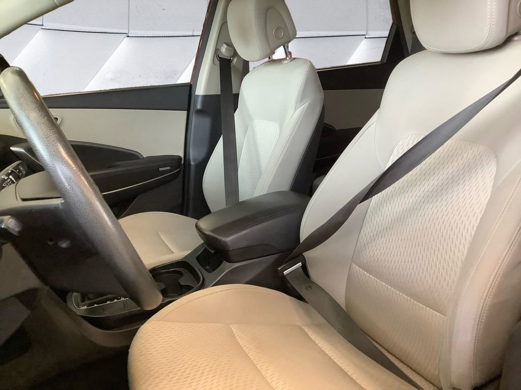 Used 2017 Hyundai Santa Fe SE image 7