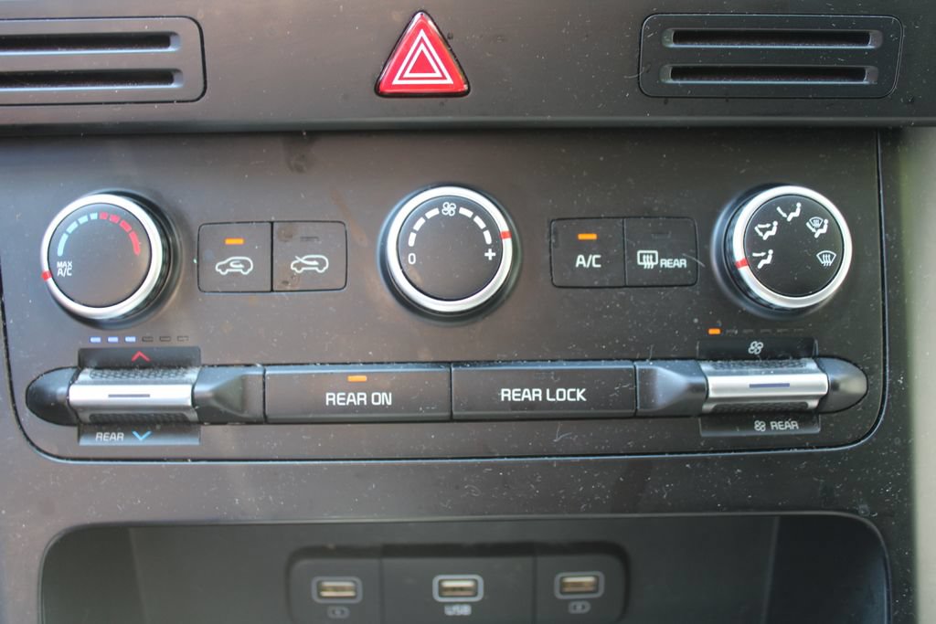 Certified 2024 Kia Carnival LX FWD image 42