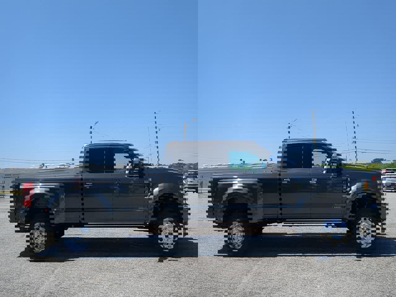 Certified 2020 Ford F450 Platinum w/ FX4 Off-Road Package image 2