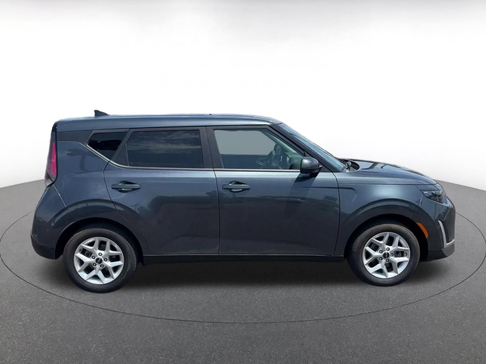 Used 2025 Kia Soul LX w/ LX Technology Package FWD image 13