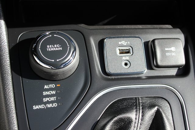 Used 2021 Jeep Cherokee Latitude Lux w/ Sun & Sound Group image 9