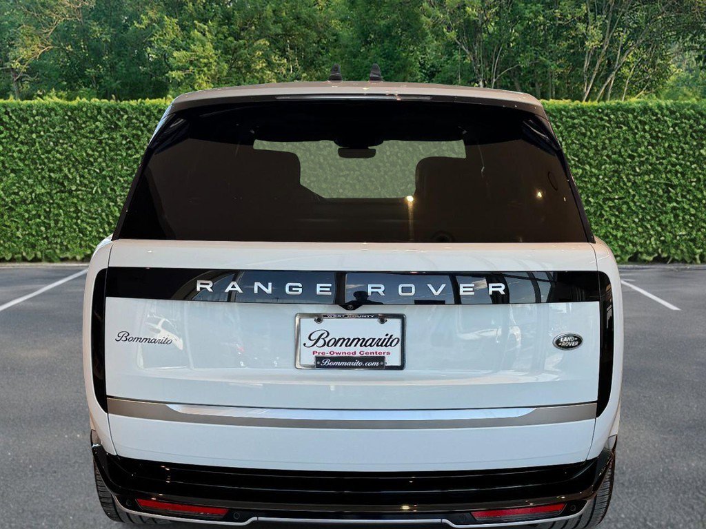Used 2023 Land Rover Range Rover Autobiography image 8