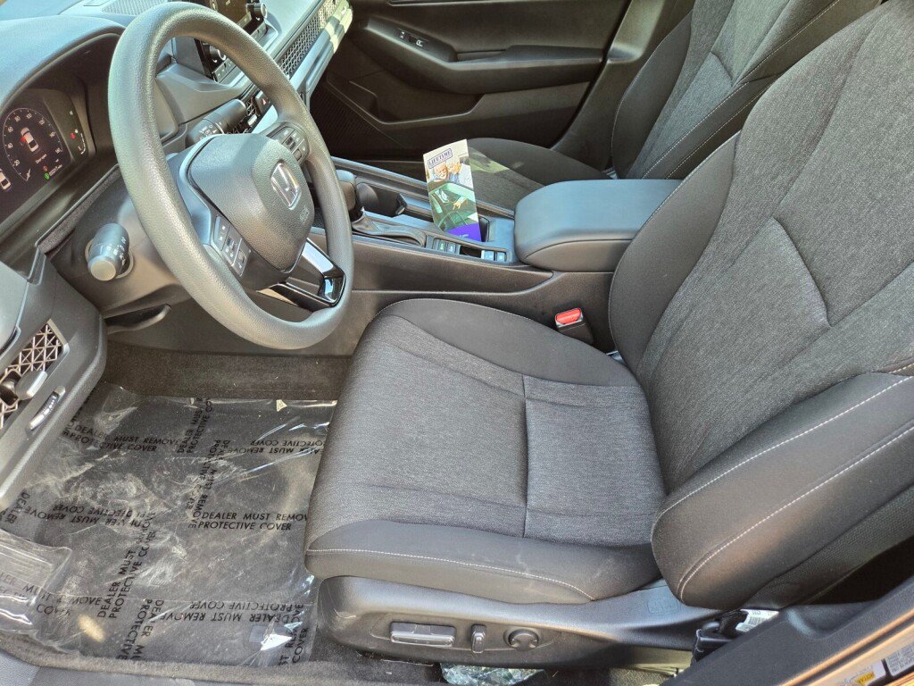 Certified 2025 Honda Accord SE image 14