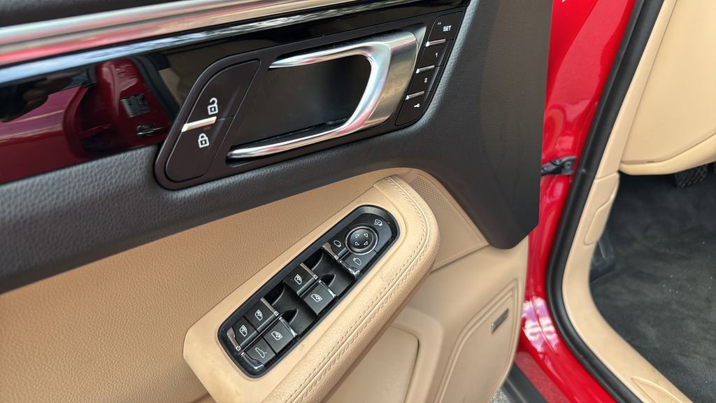 Certified 2023 Porsche Macan w/ Premium Package Plus image 8