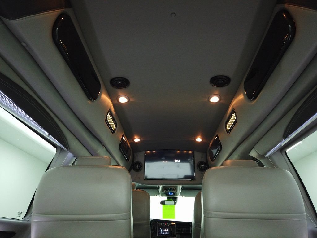 Used 2020 GMC Savana 2500 Extended w/ Enhanced Convenience Package RWD image 10