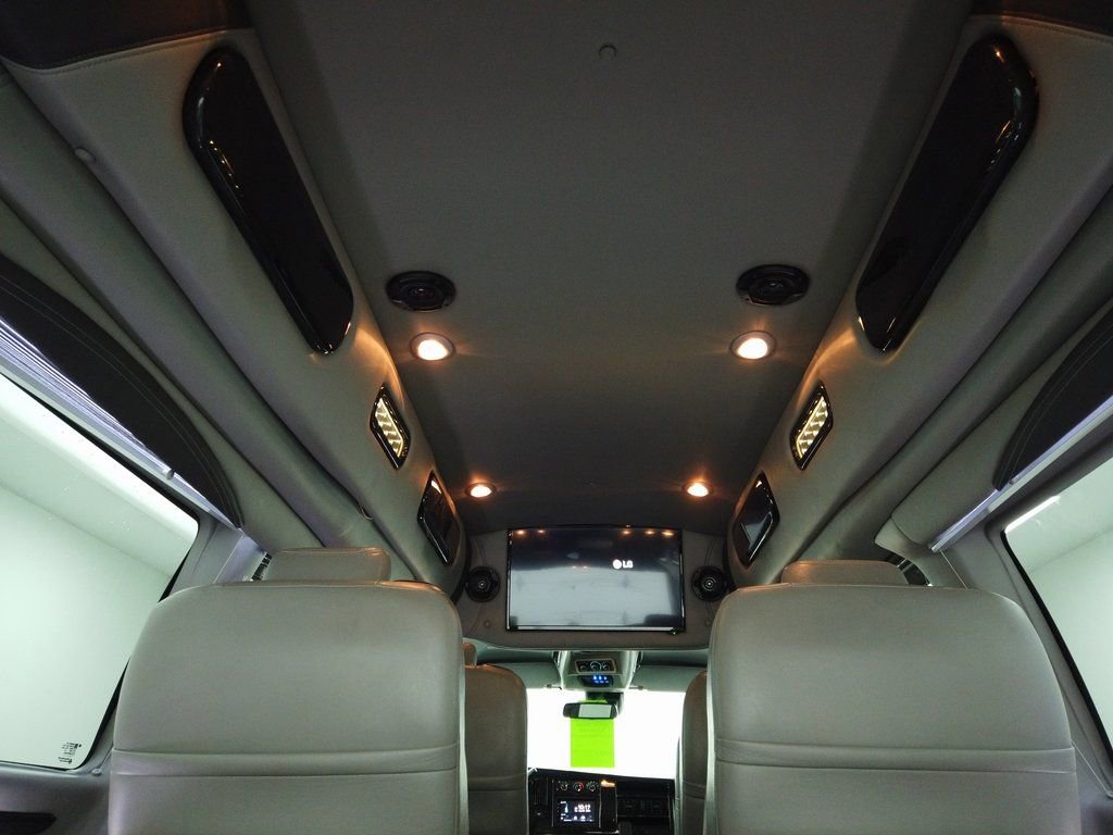 Used 2020 GMC Savana 2500 Extended w/ Enhanced Convenience Package image 10
