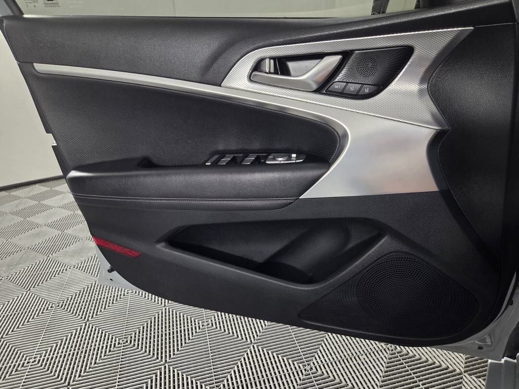 Used 2022 Genesis G70 3.3T RWD image 20