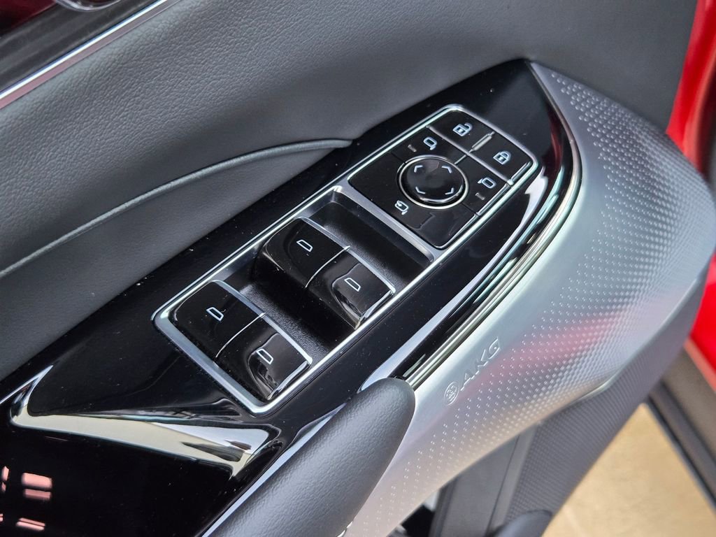 Certified 2025 Cadillac Lyriq Luxury w/ LPO, Floor Liner Package image 26