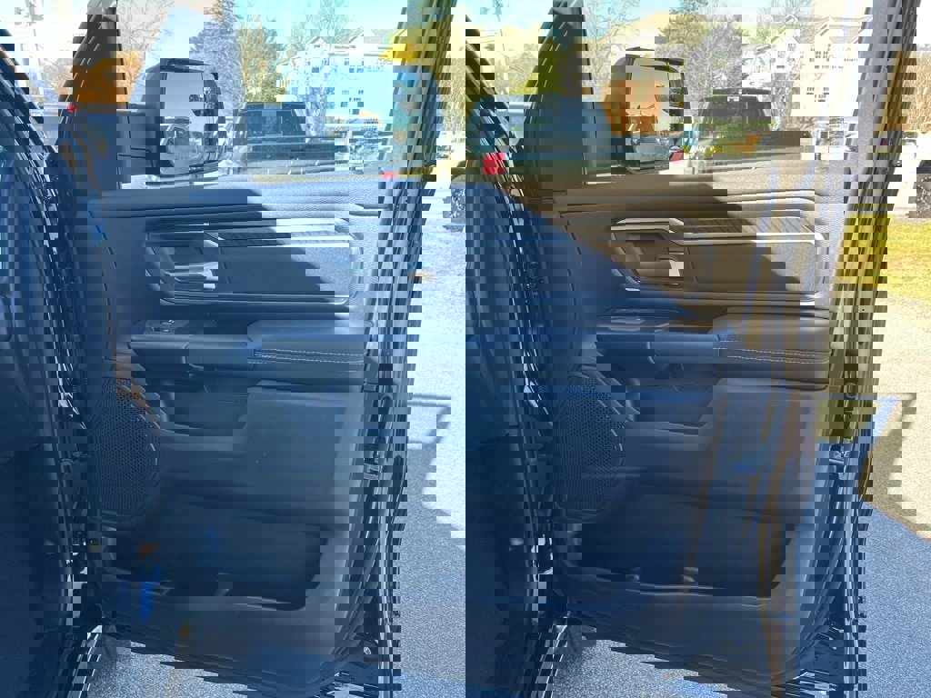 New 2026 RAM 1500 4x4 Crew Cab image 10