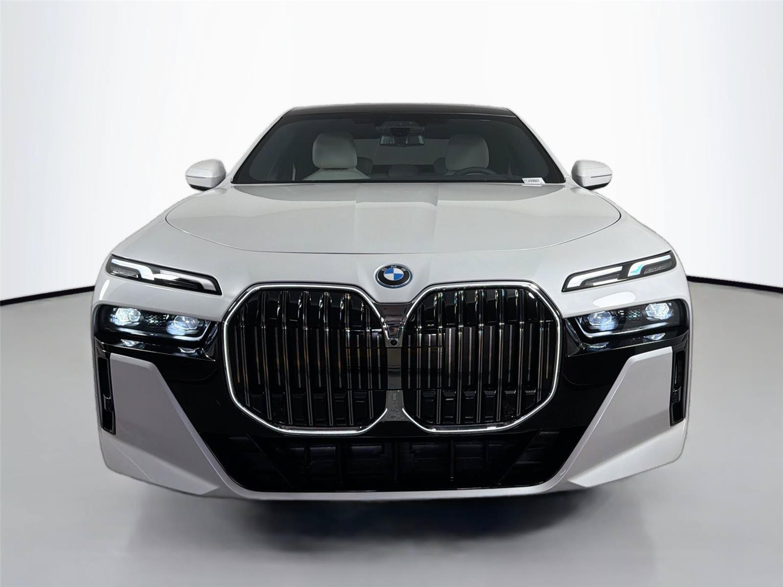 New 2026 BMW 750e xDrive AWD/4WD image 2
