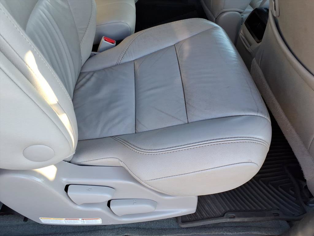 Used 2015 Toyota Sienna XLE w/ XLE Navigation Package FWD image 20